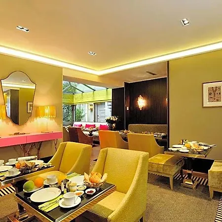Baume 4* פריז
